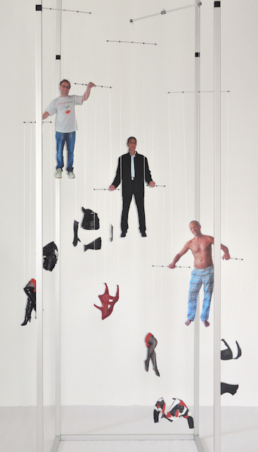 "Gender Roles", Foto-Kinetik-Objekt, 2012, 200 x 100 x 100 cm